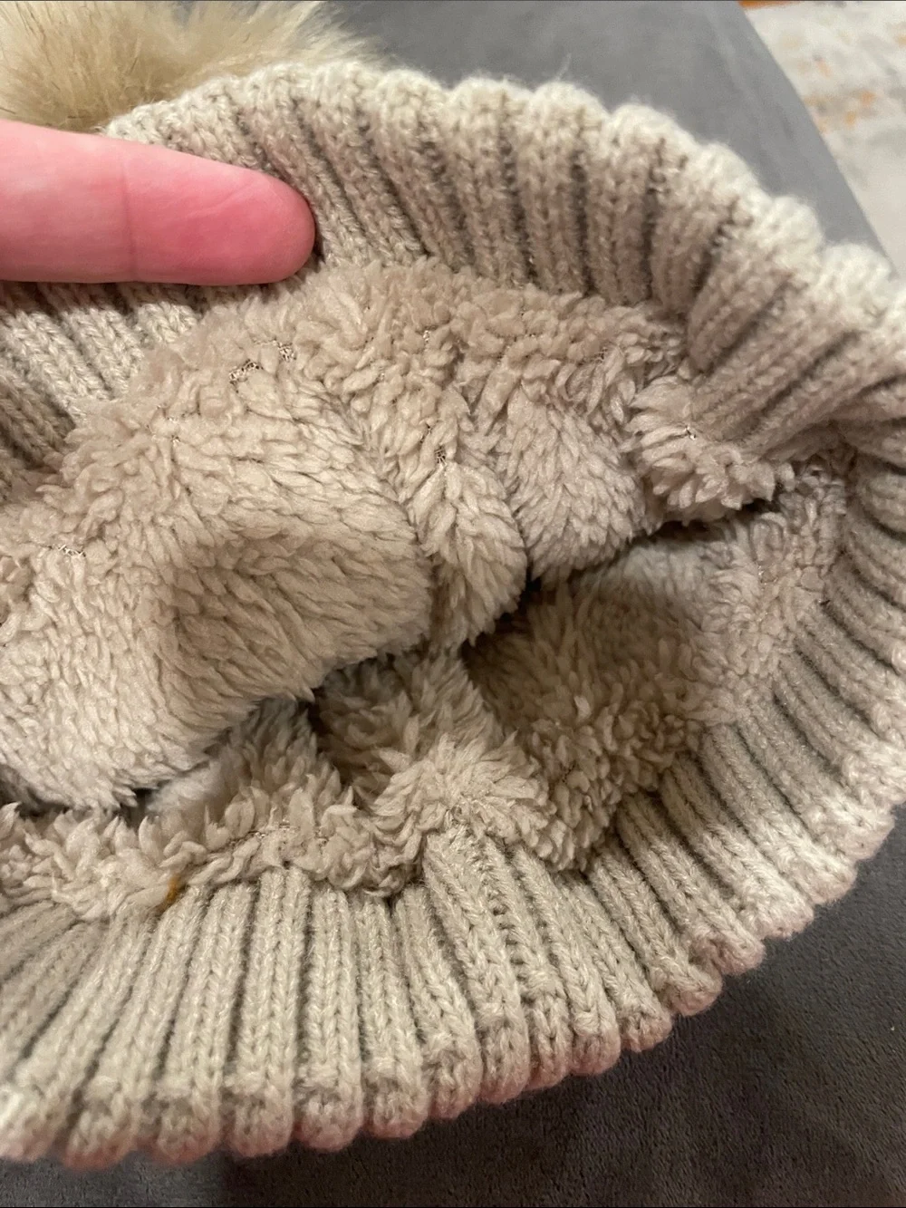 Women's Cream Cable Knit Pom Beanie